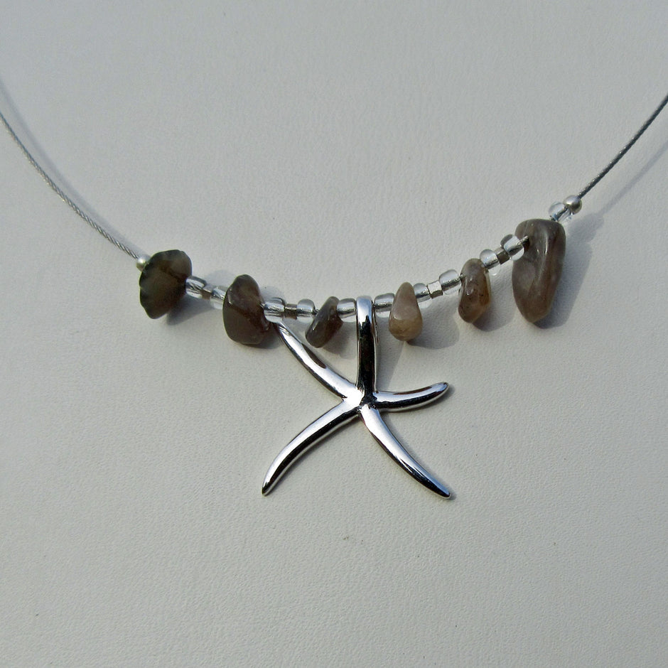 Drahtcollier mit Feuersteinen und silbernem Seestern