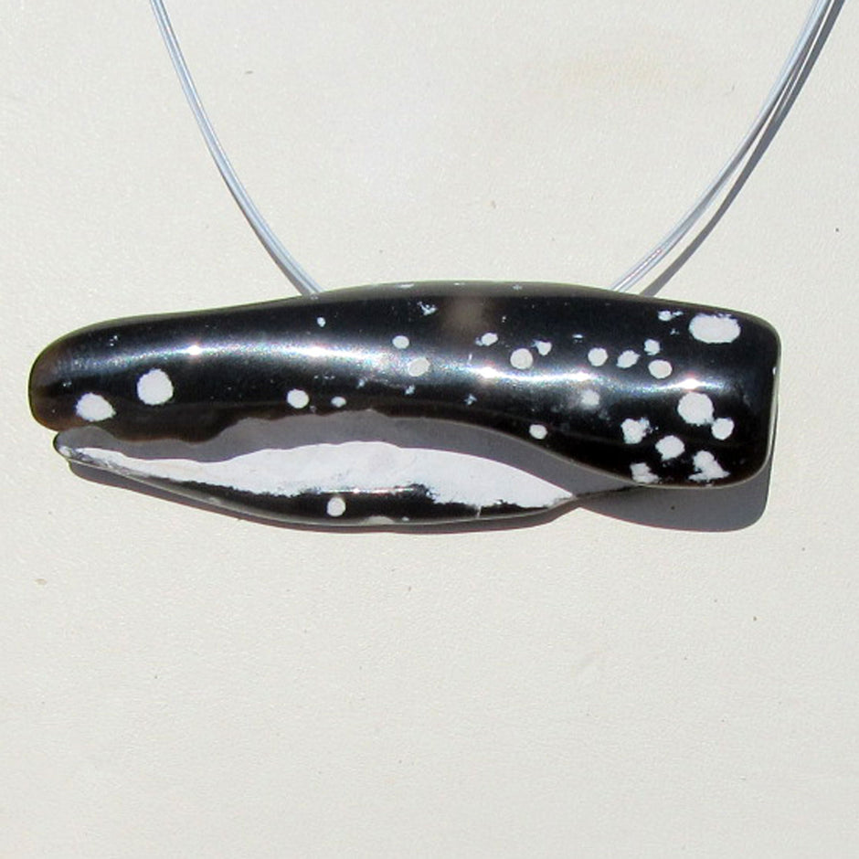 Länglicher Hühnergott am Drahtcollier – Unikat von Rügen