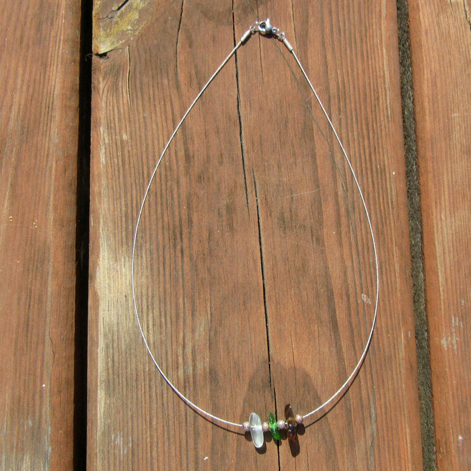 Elegantes Drahtcollier aus Seeglas und Silber