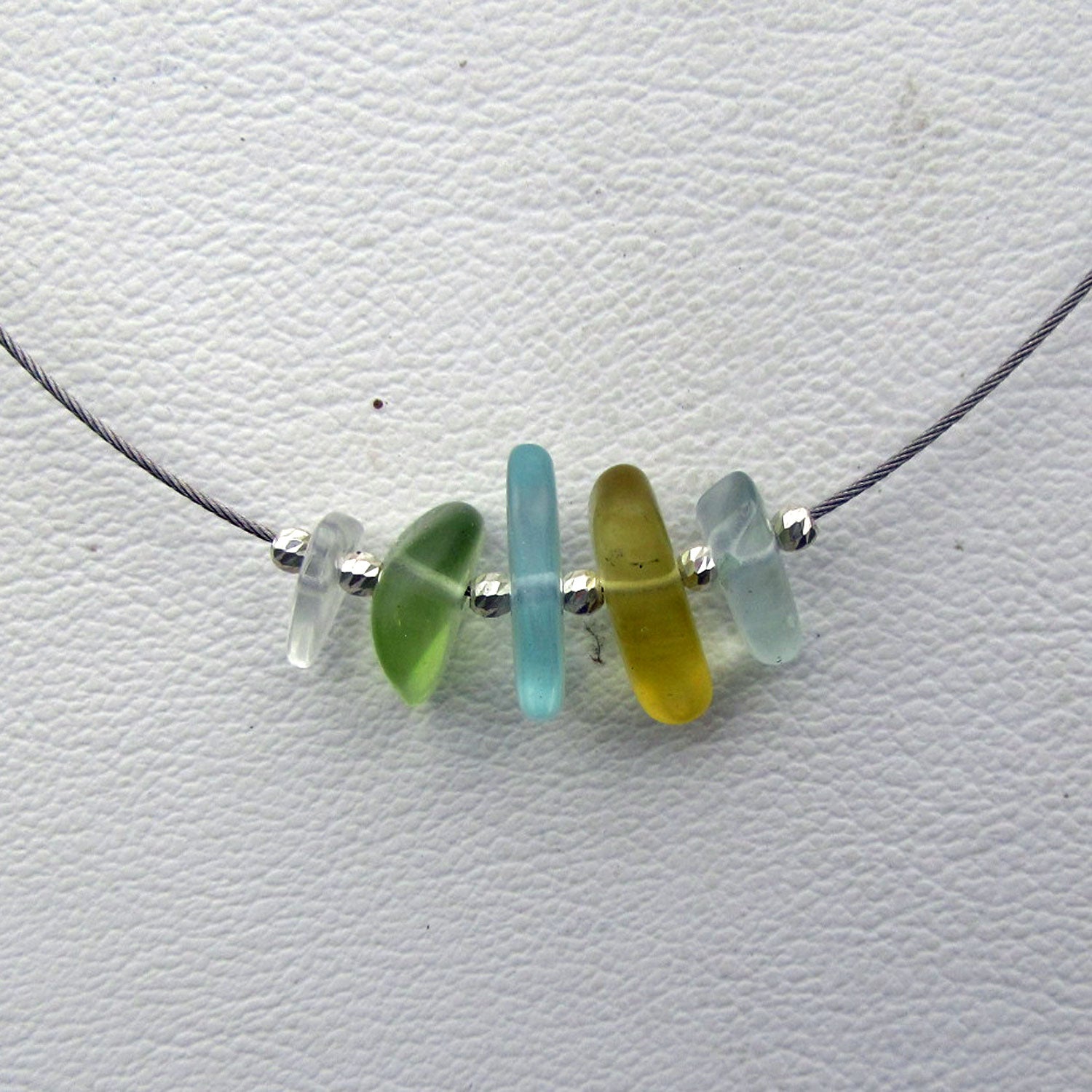 Drahtcollier mit Seeglas und Silberperlen, 45 cm