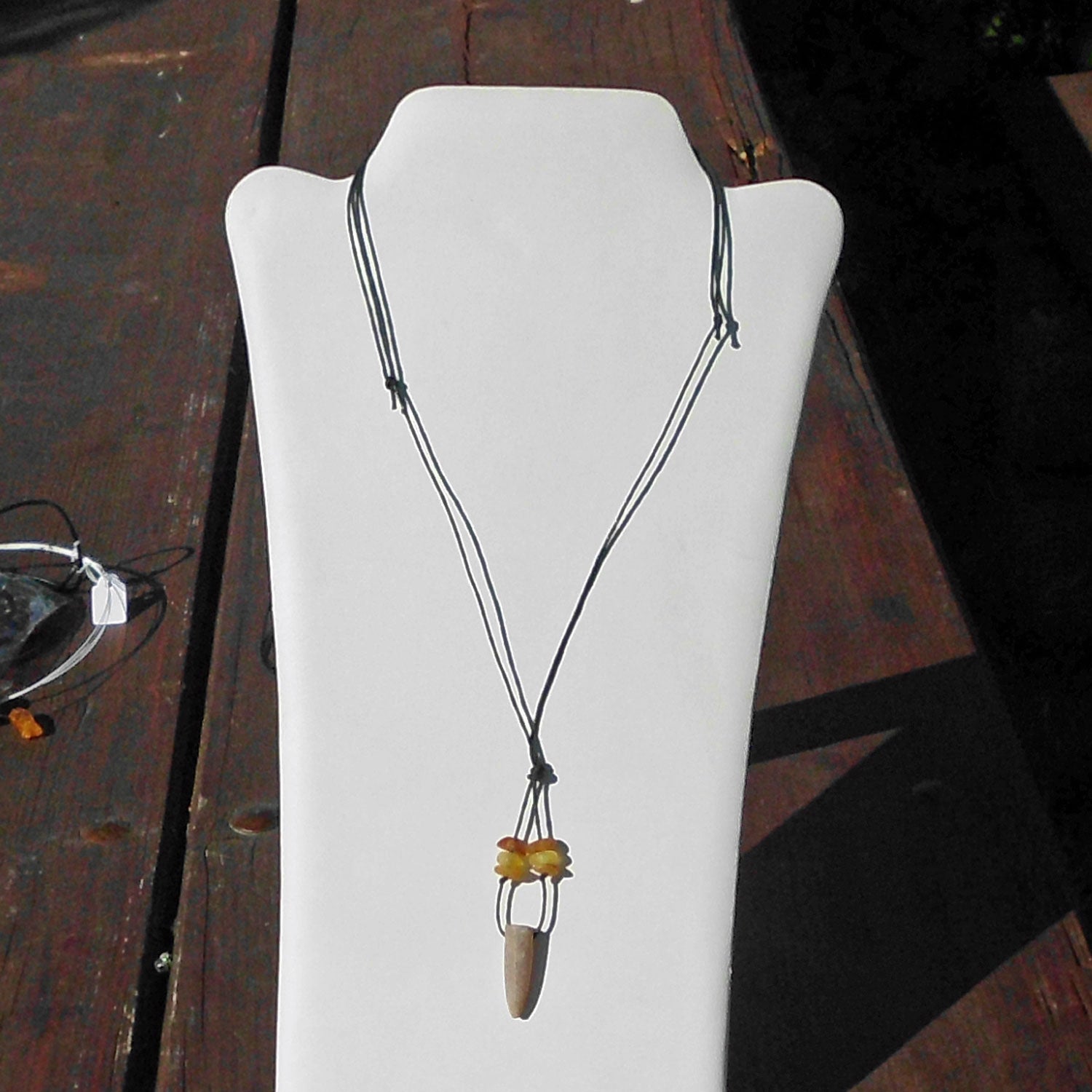 Donnerkeil mit 6 polierten Bernsteinen, Einzelstück