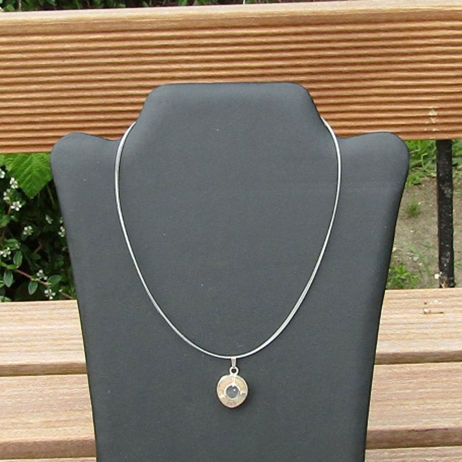 In Silber eigefasste Donnerkeilscheibe anpoliertUNIKAT