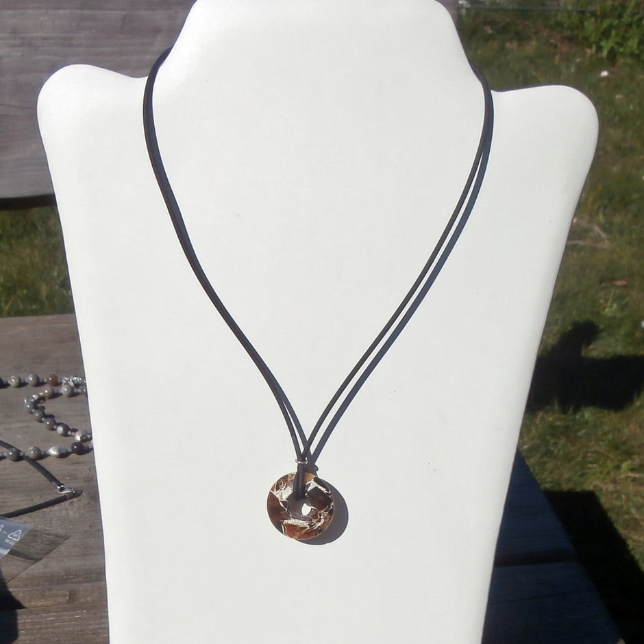 Donut-Collier aus Mosaikbernstein mit Silber 925