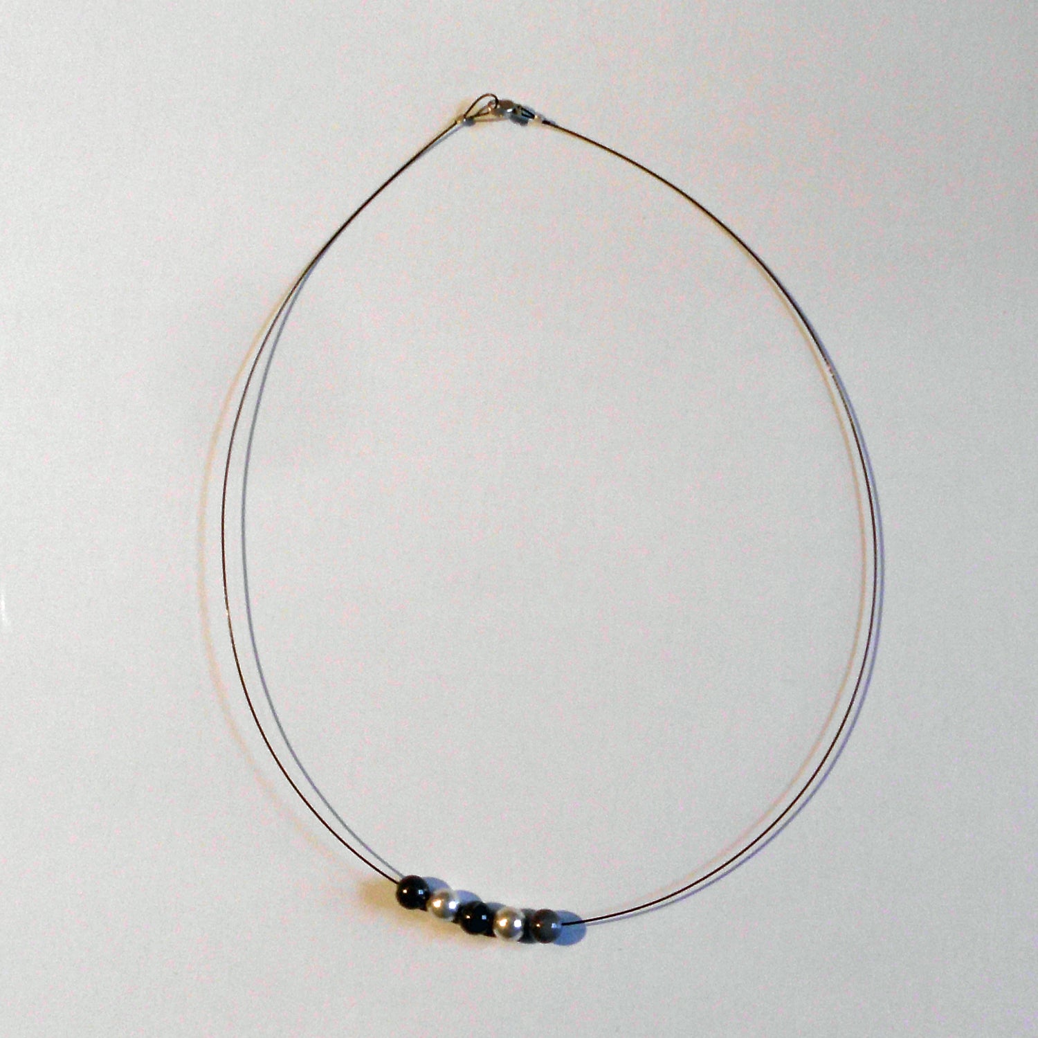 Drahtcollier mit Feuerstein und Silber – Unikat