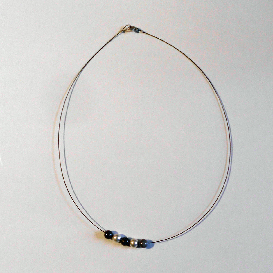 Drahtcollier mit Feuerstein und Silber – Unikat