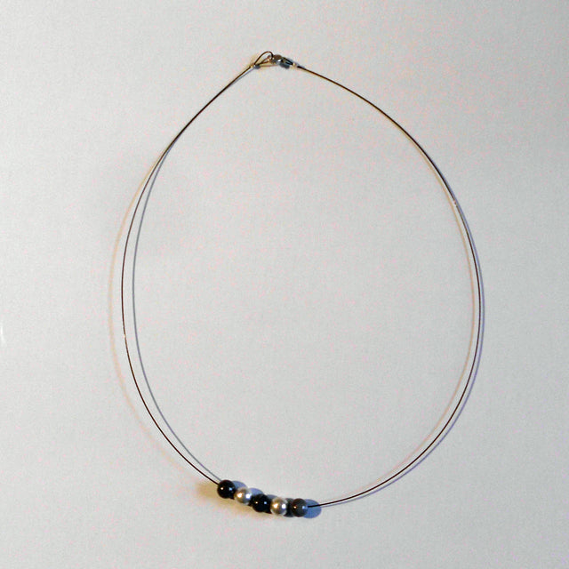 Drahtcollier mit Feuerstein und Silber – Unikat