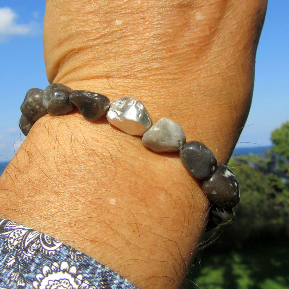 Feuersteinarmband mit silbernem Nugget, Unikat