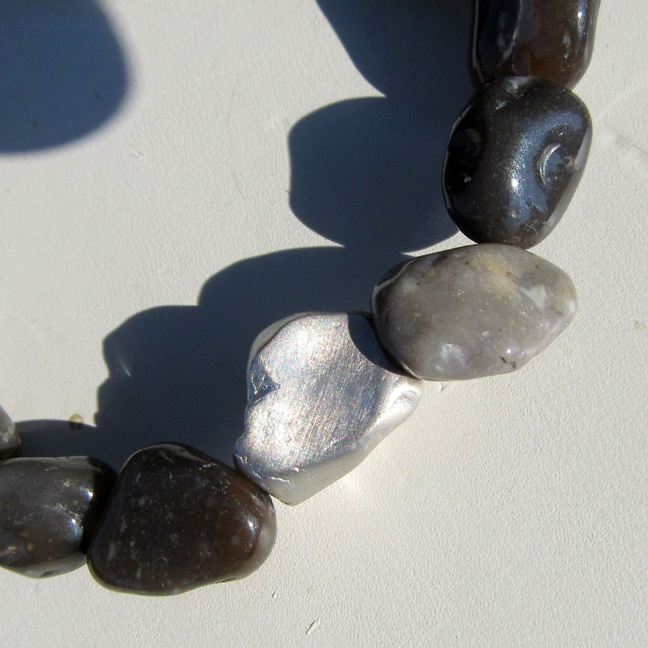 Feuersteinarmband mit silbernem Nugget, Unikat