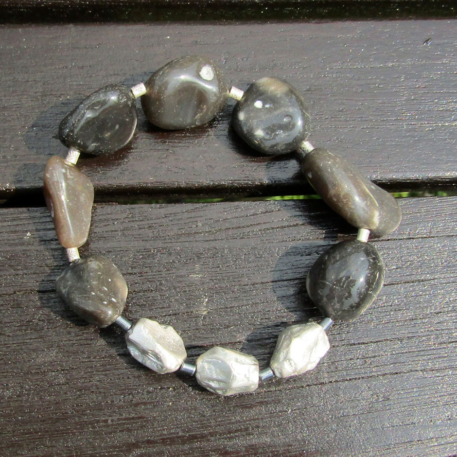 Feuersteinarmband mit Silbernuggets, Unikat