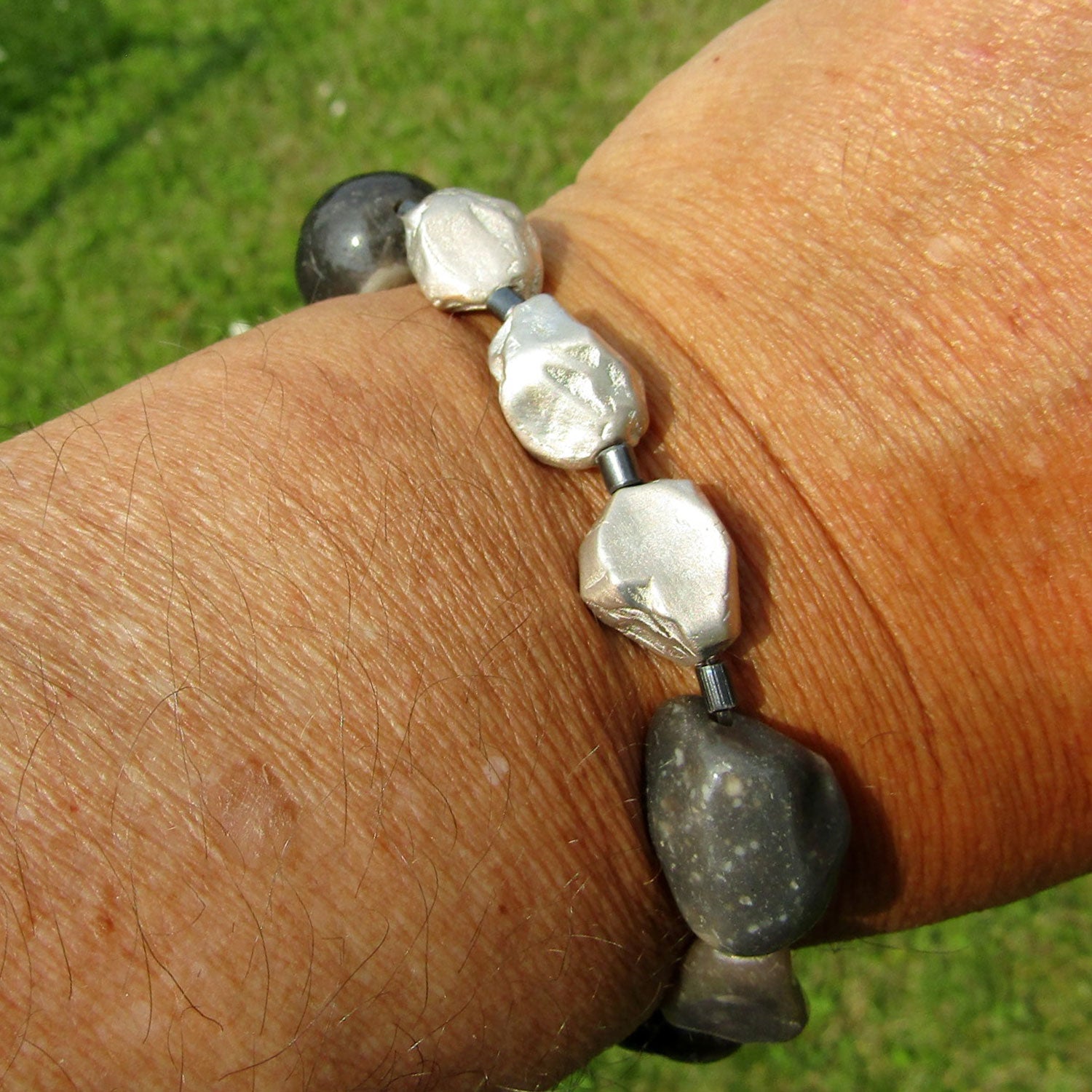 Feuersteinarmband mit Silbernuggets, Unikat