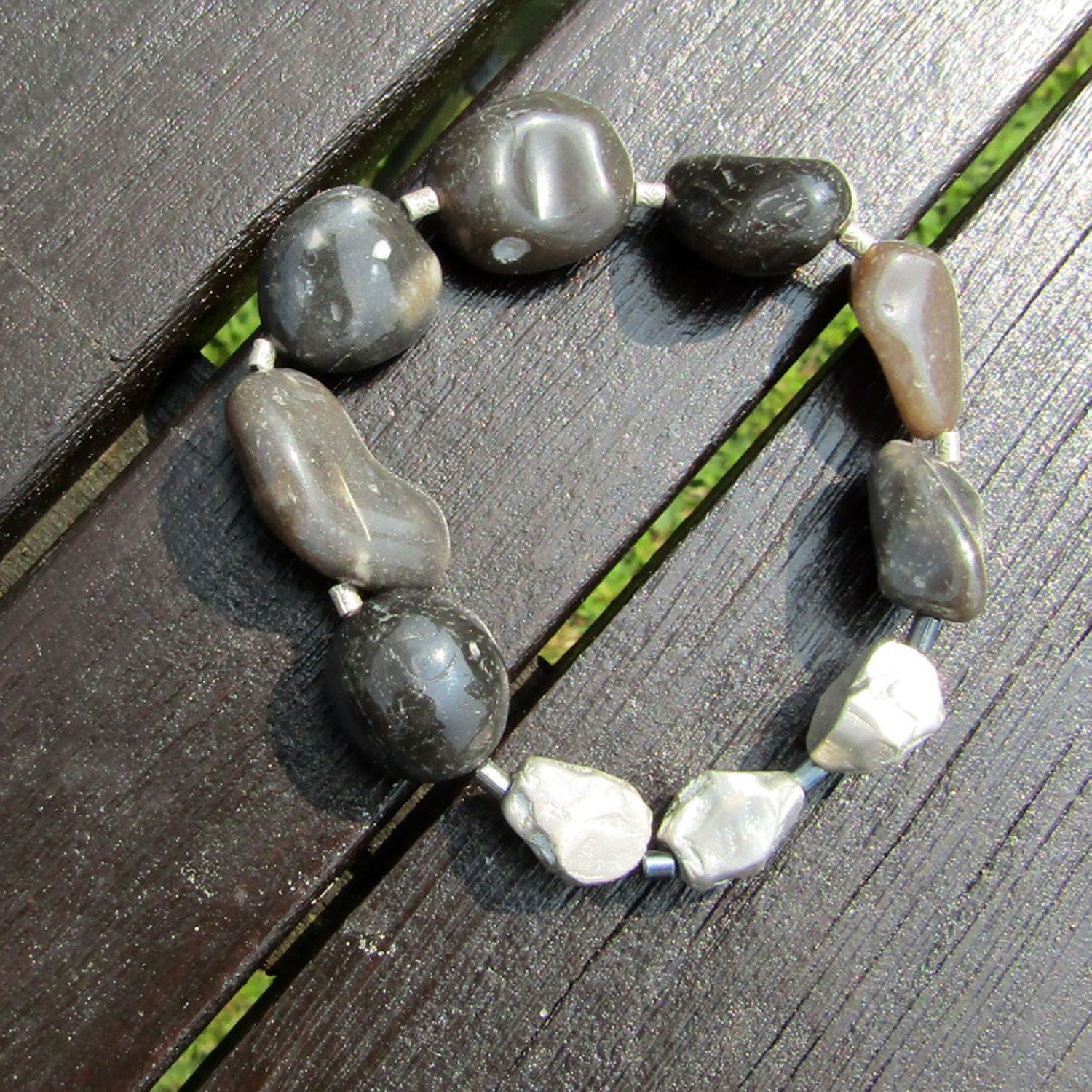 Feuersteinarmband mit Silbernuggets, Unikat