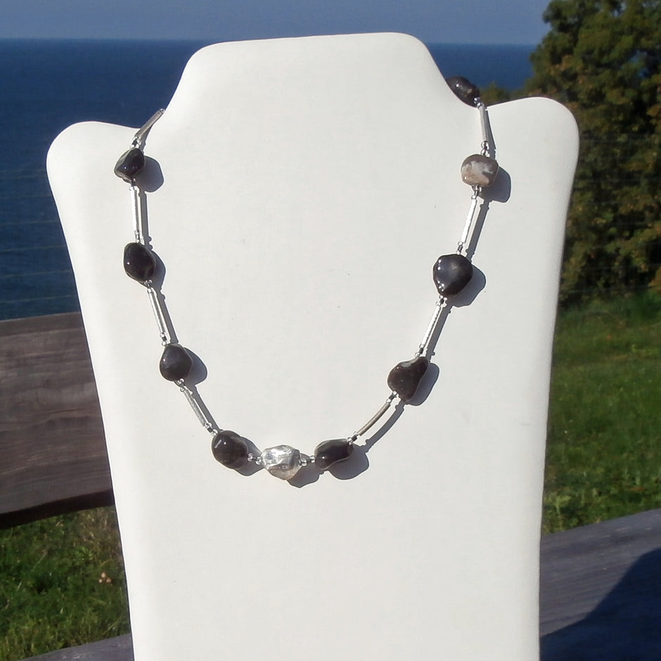 Einzigartiges Collier aus Feuerstein-und Silbernuggets