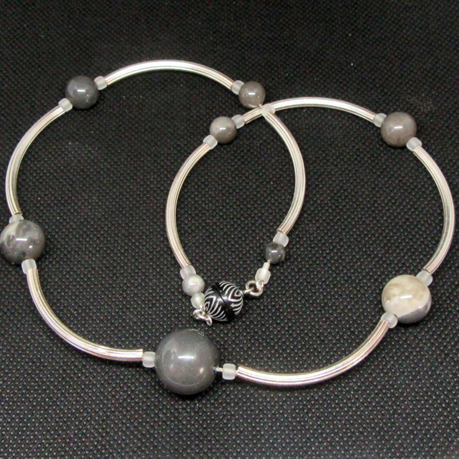 Edles Collier aus Feuersteinperlen und Silberröhrchen