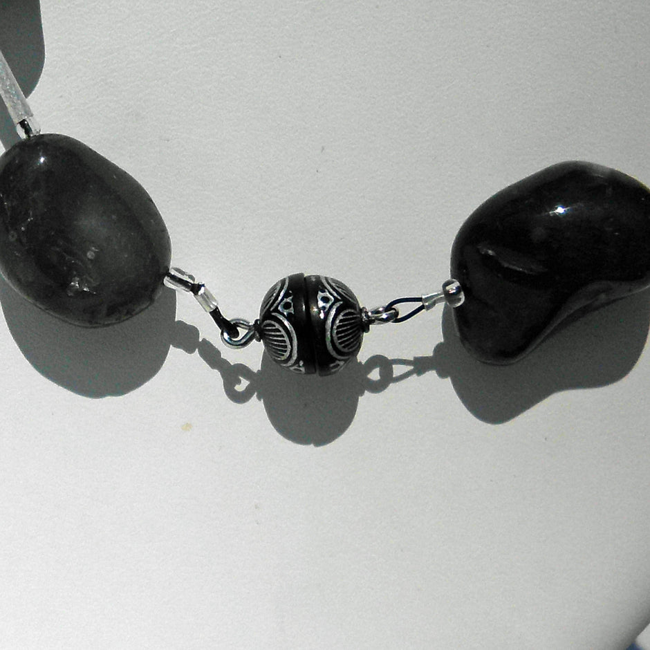 Kette aus Feuersteinen und Silberröhrchen, Unikat