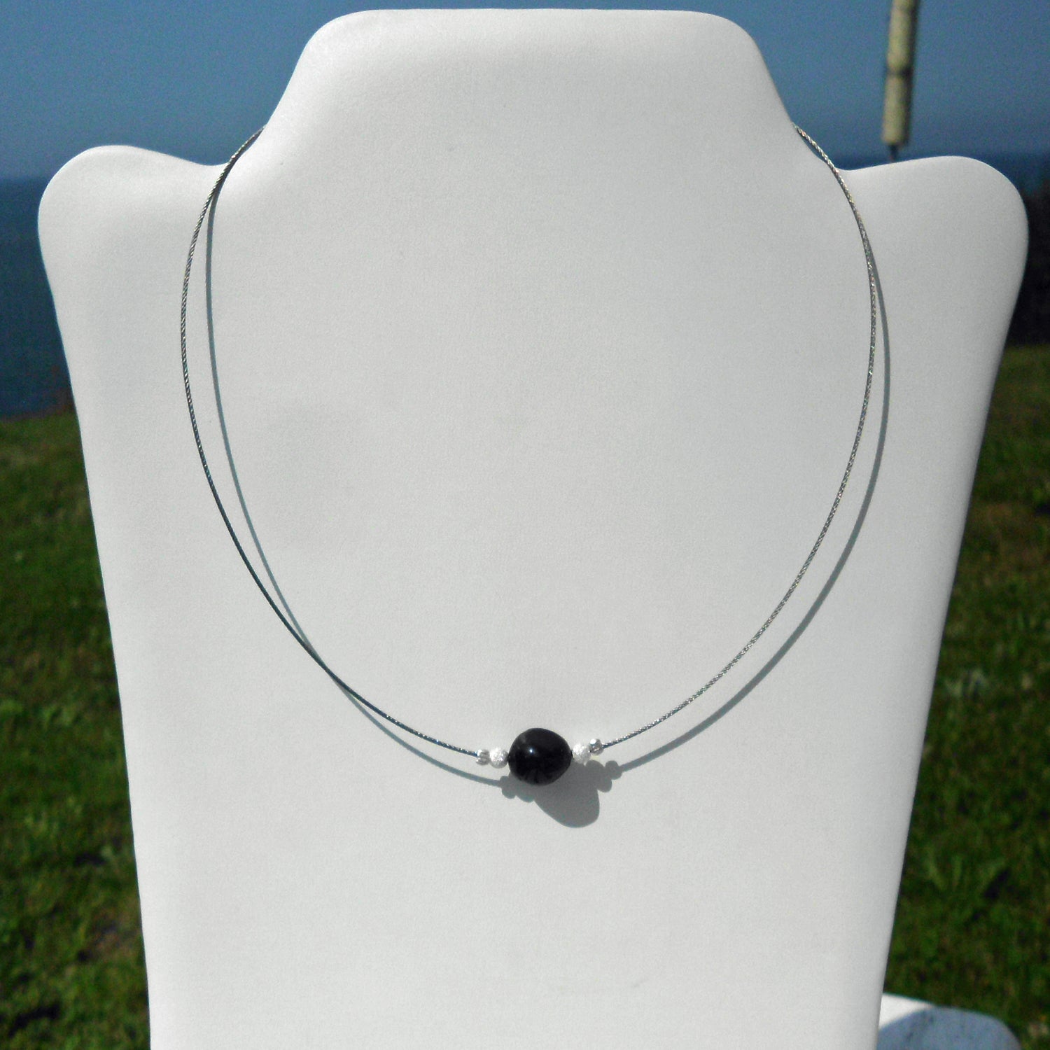 Feuersteinnugget mit Silberkugeln, handgefertigt