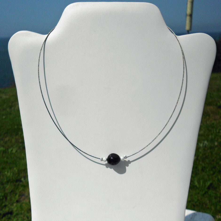 Feuersteinnugget mit Silberkugeln, handgefertigt