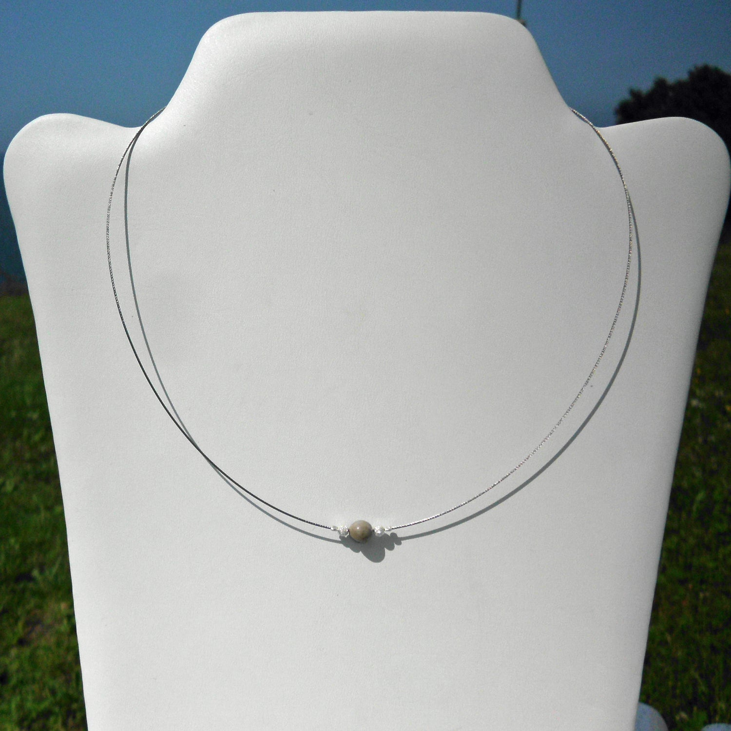 Feuersteinperle mit Silberkugeln, 42 cm lang