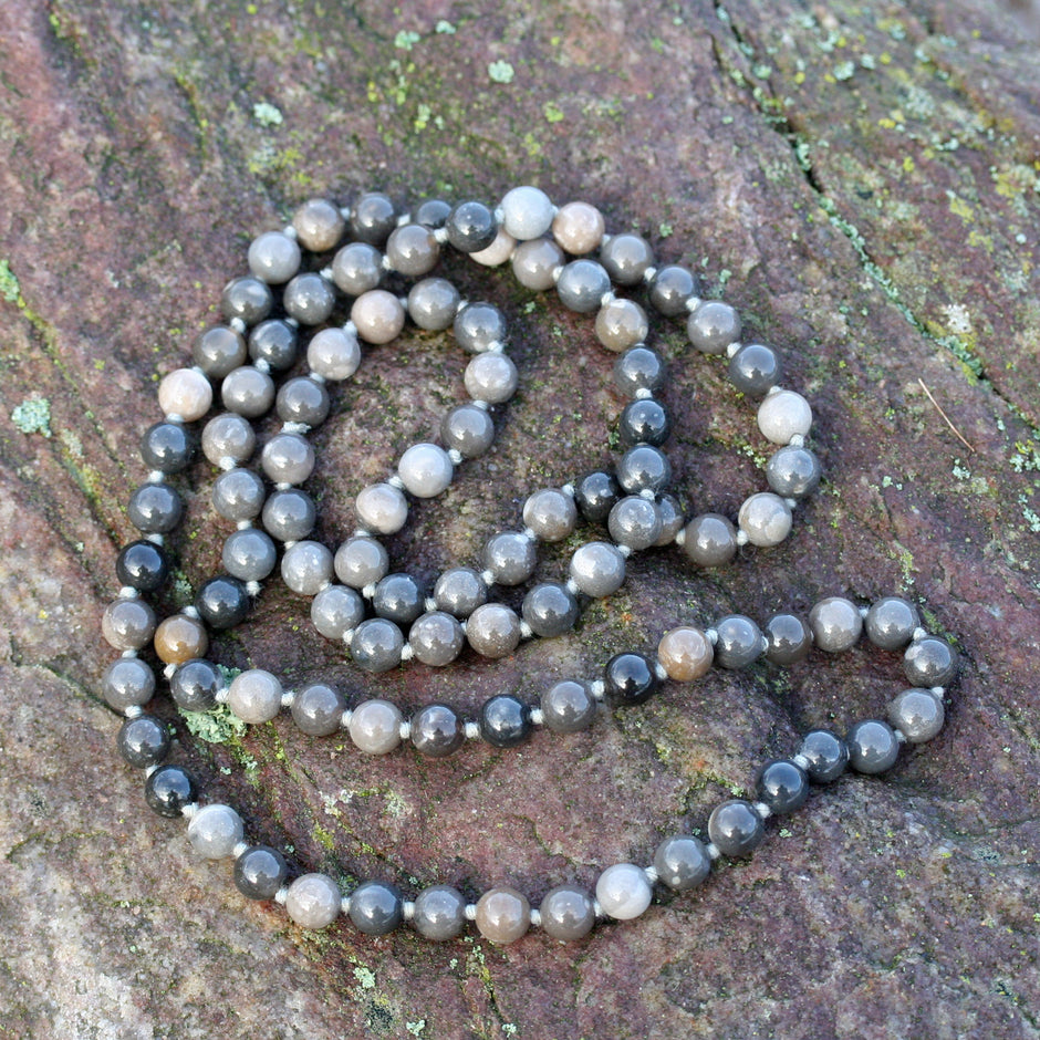 Elegante Kette aus polierten Feuersteinperlen, 90 cm