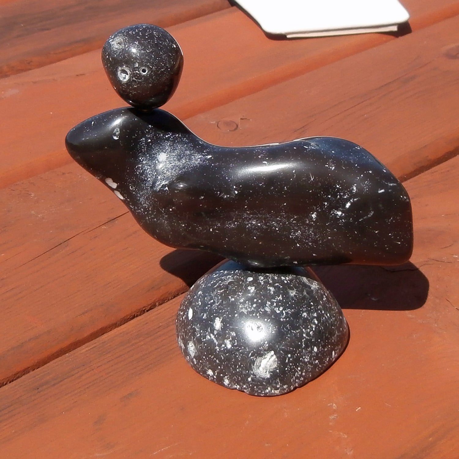 Skulptur IV aus poliertem Feuerstein – Unikat