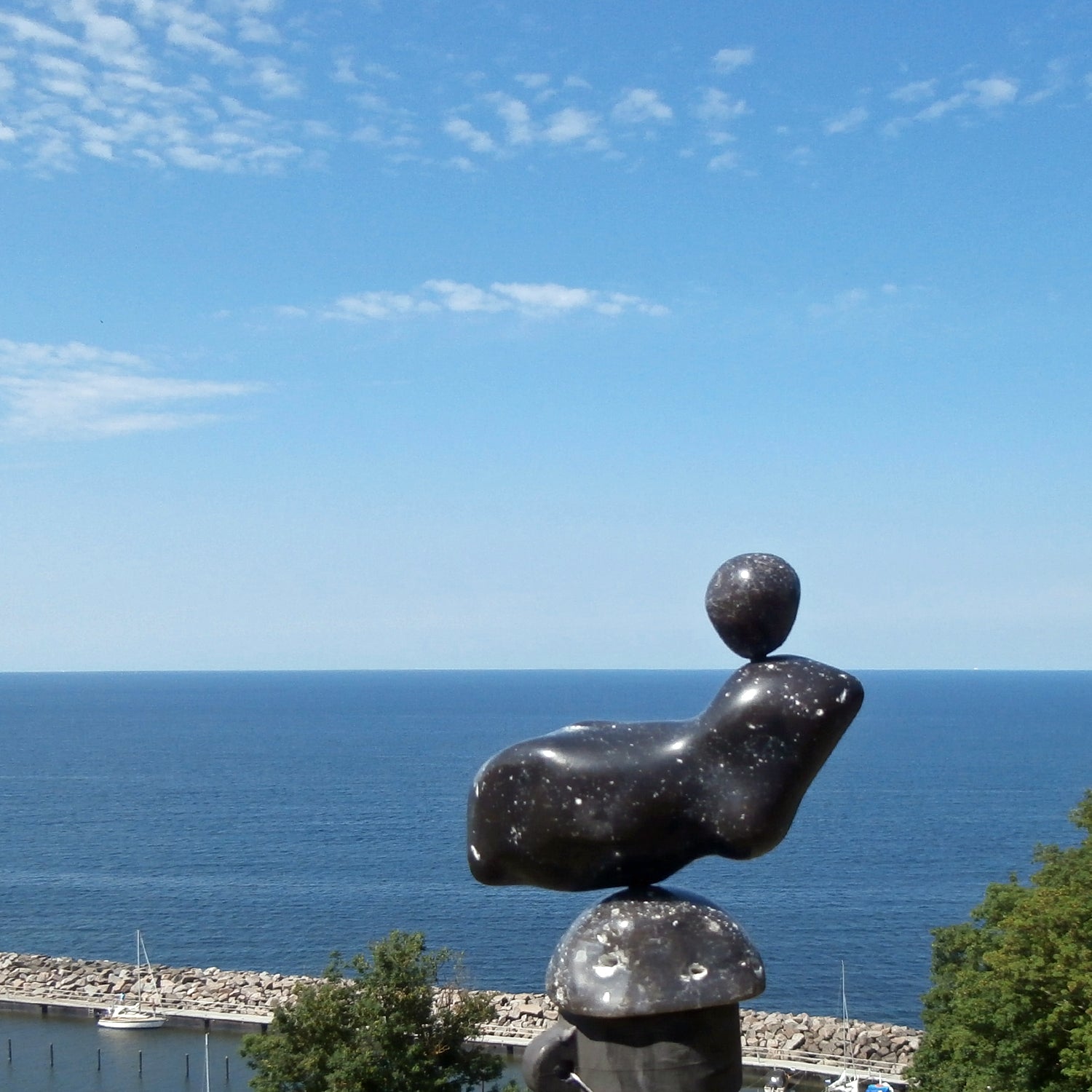 Skulptur IV aus poliertem Feuerstein – Unikat