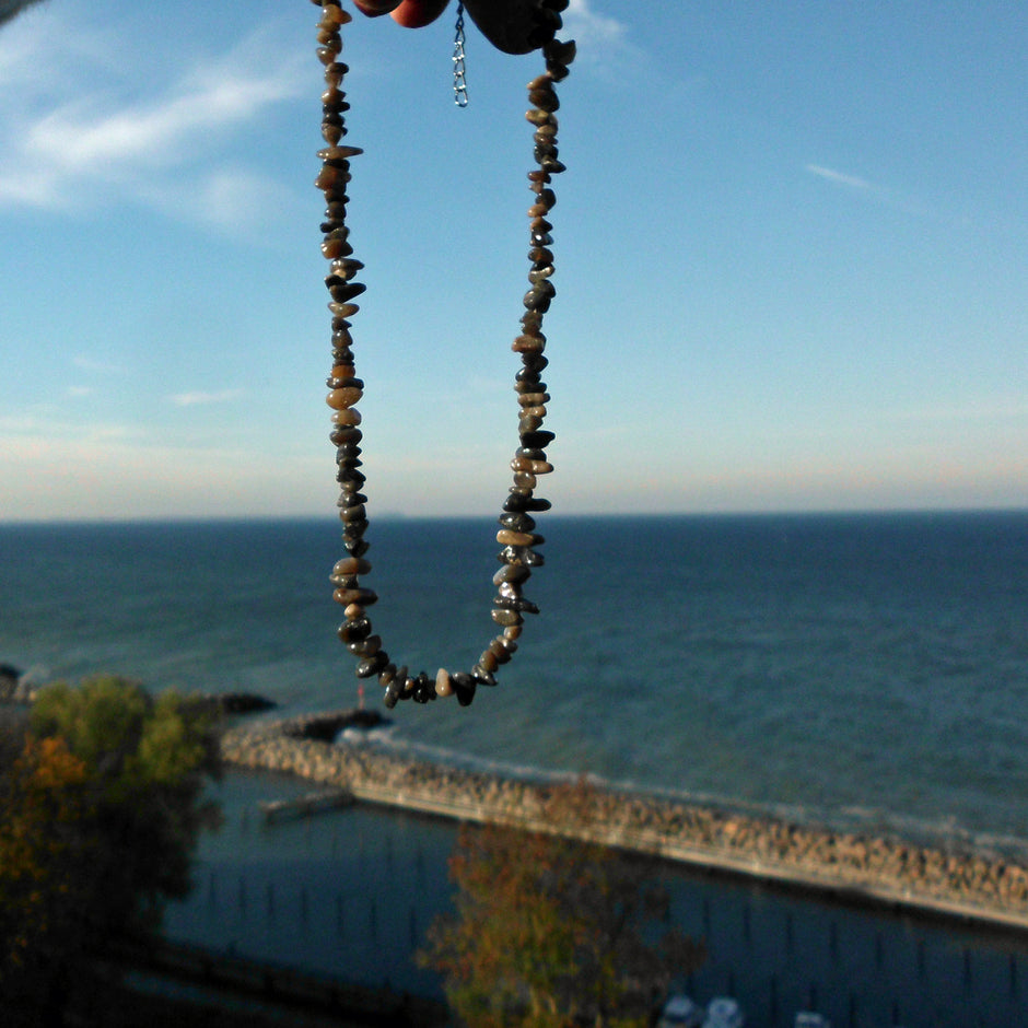 Kette aus Feuersteinsplittern, maritim und einzigartig