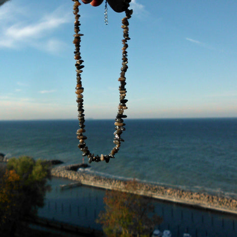 Kette aus Feuersteinsplittern, maritim und einzigartig