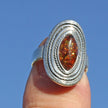Ovaler Silberring mit kognacfarbenem Bernstein, Unikat