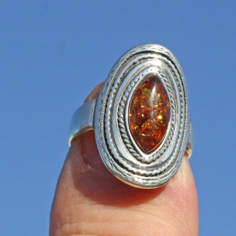 Ovaler Silberring mit kognacfarbenem Bernstein, Unikat
