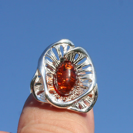 Silberring mit Blütenform und kognacfarbenem Bernstein