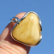 Dreieckiger Bernsteinring in Silber, butterscotch Unikat
