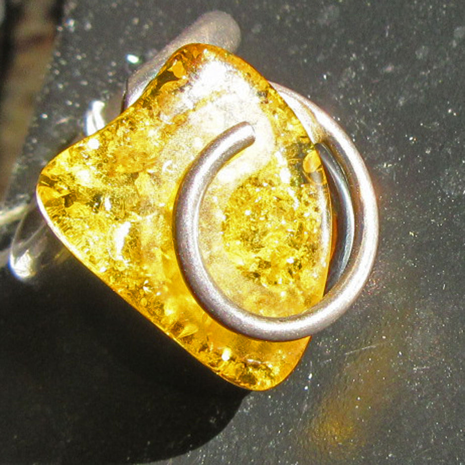 Massiver Fingerring aus Silber mit echtem Bernstein