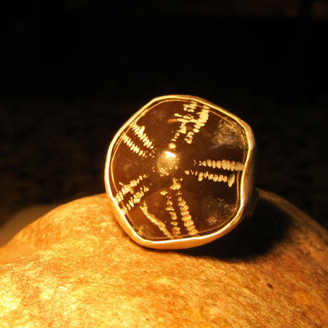 Fingerring aus Silber mit poliertem Seeigel von Rügen