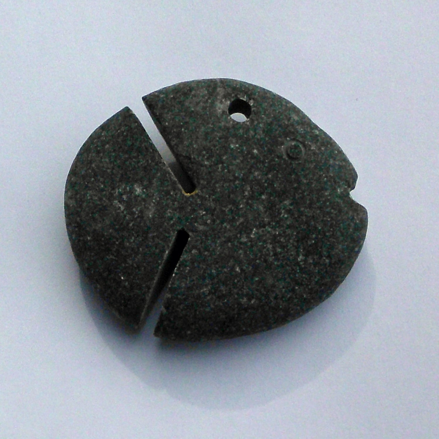 Unikat Anhänger Steinfisch aus unpoliertem Stein