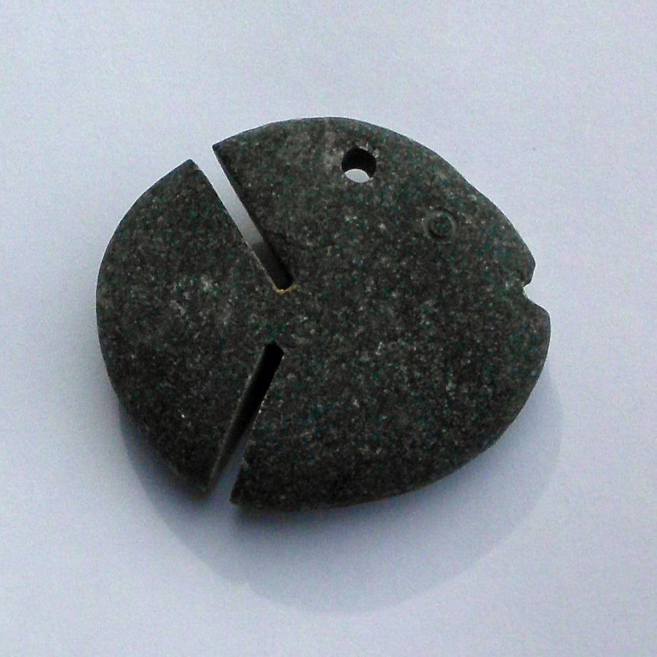 Unikat Anhänger Steinfisch aus unpoliertem Stein