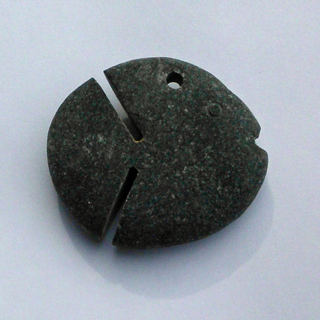 Unikat Anhänger Steinfisch aus unpoliertem Stein