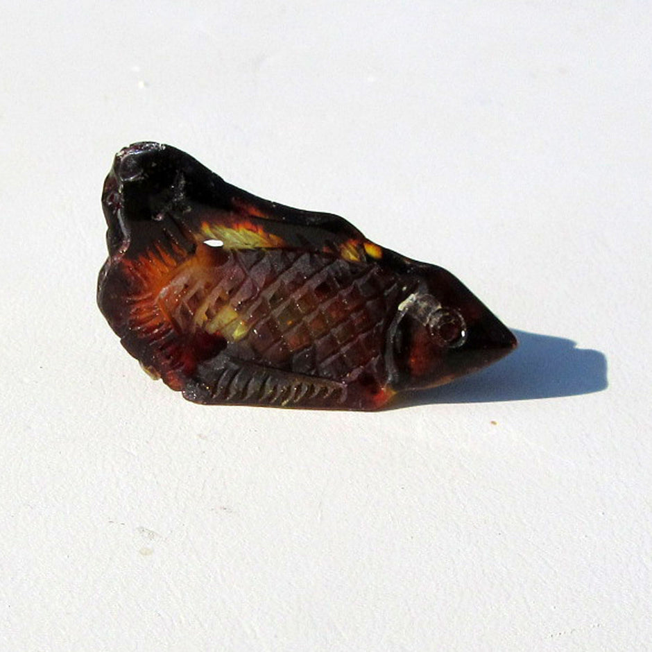 Fisch aus dunklem Bernstein – handgefertigtes Unikat