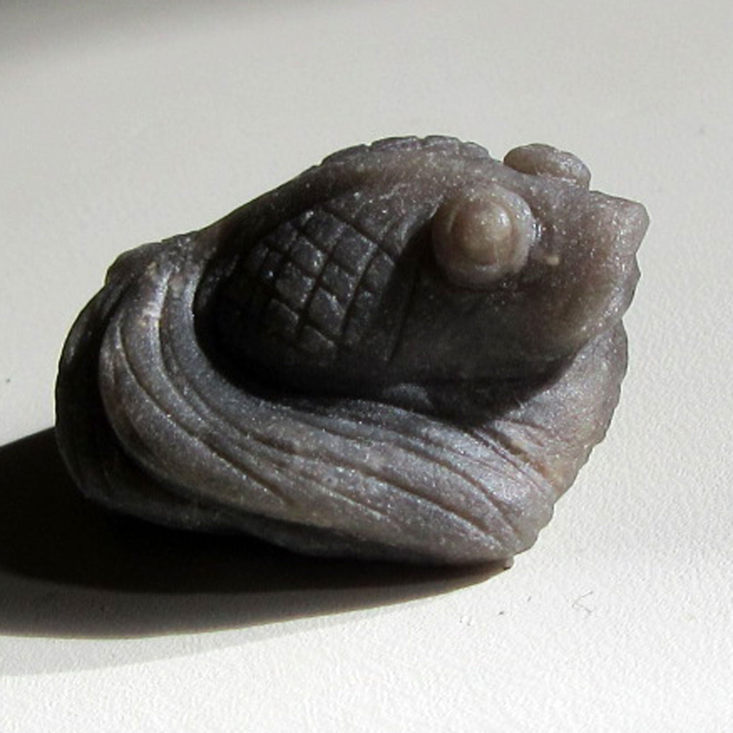 Fisch aus Feuerstein, handgefertigt, maritim