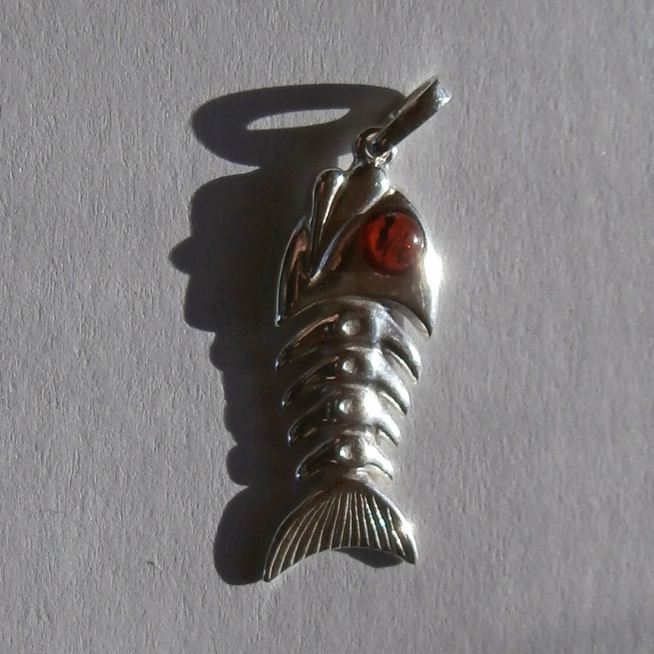 Filigraner Fisch aus Silber mit Bernstein, Einzelstück