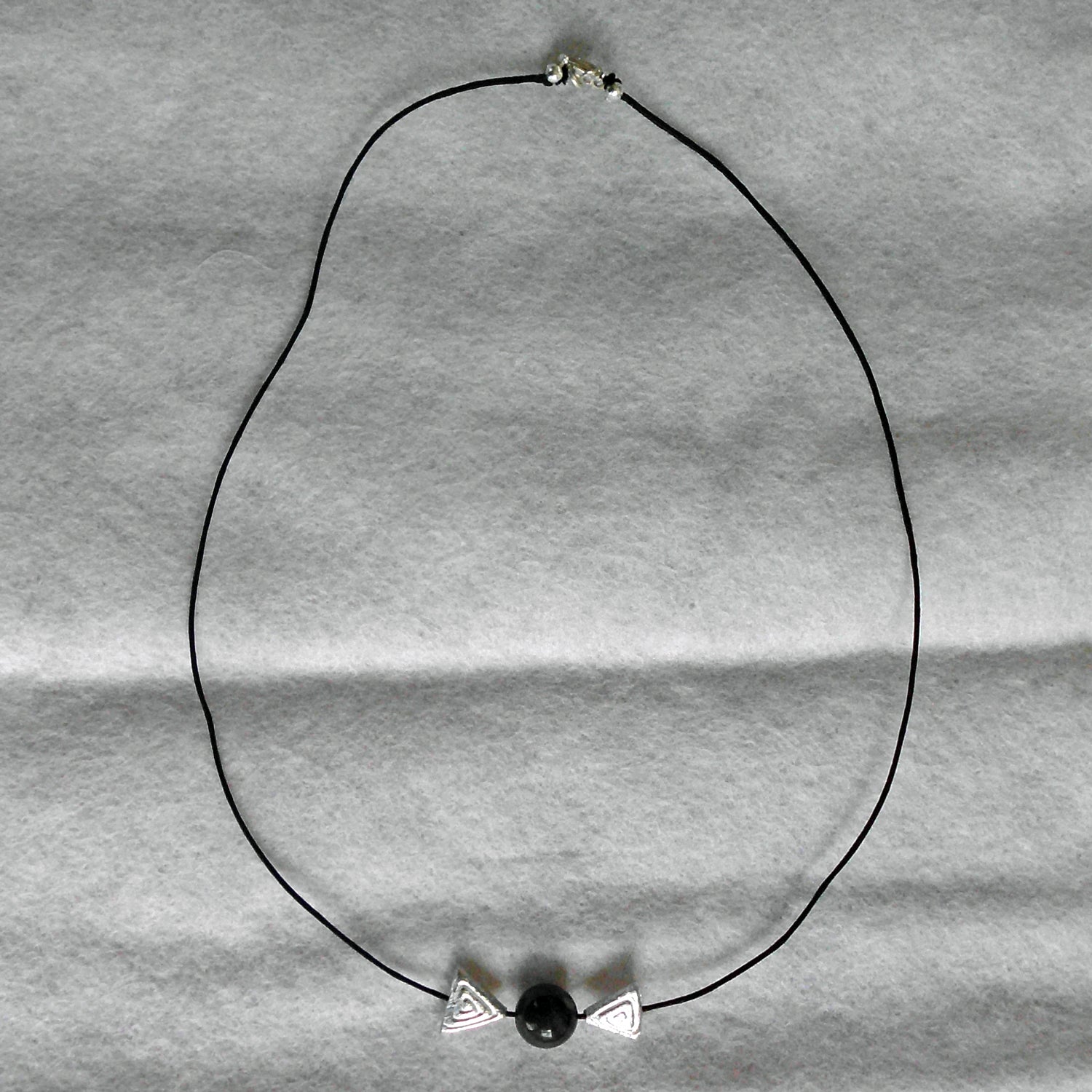 Collier aus 925er Silber mit Feuersteinkugel, Unikat