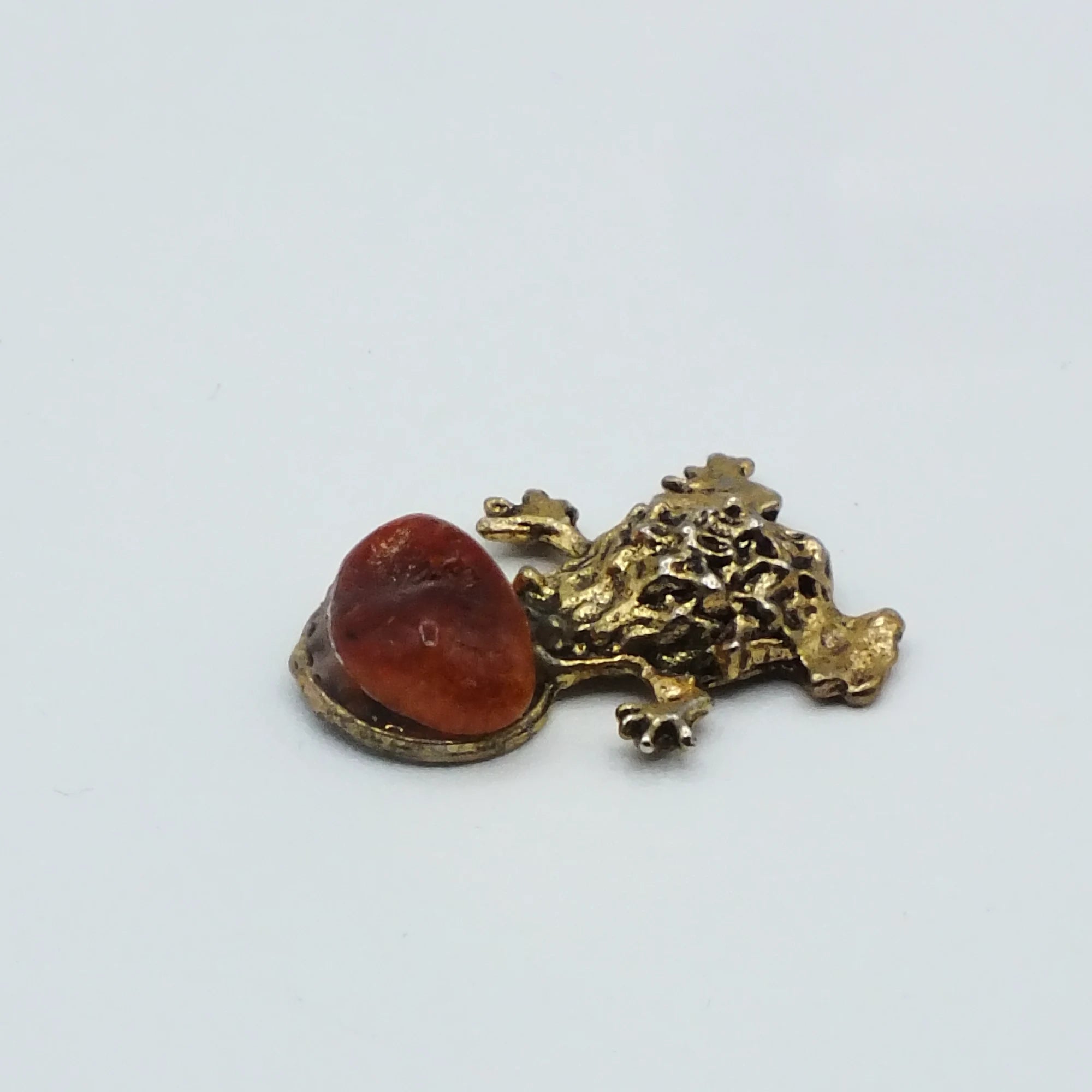 Glücksfrosch mit Bernstein – Talisman von der Ostsee