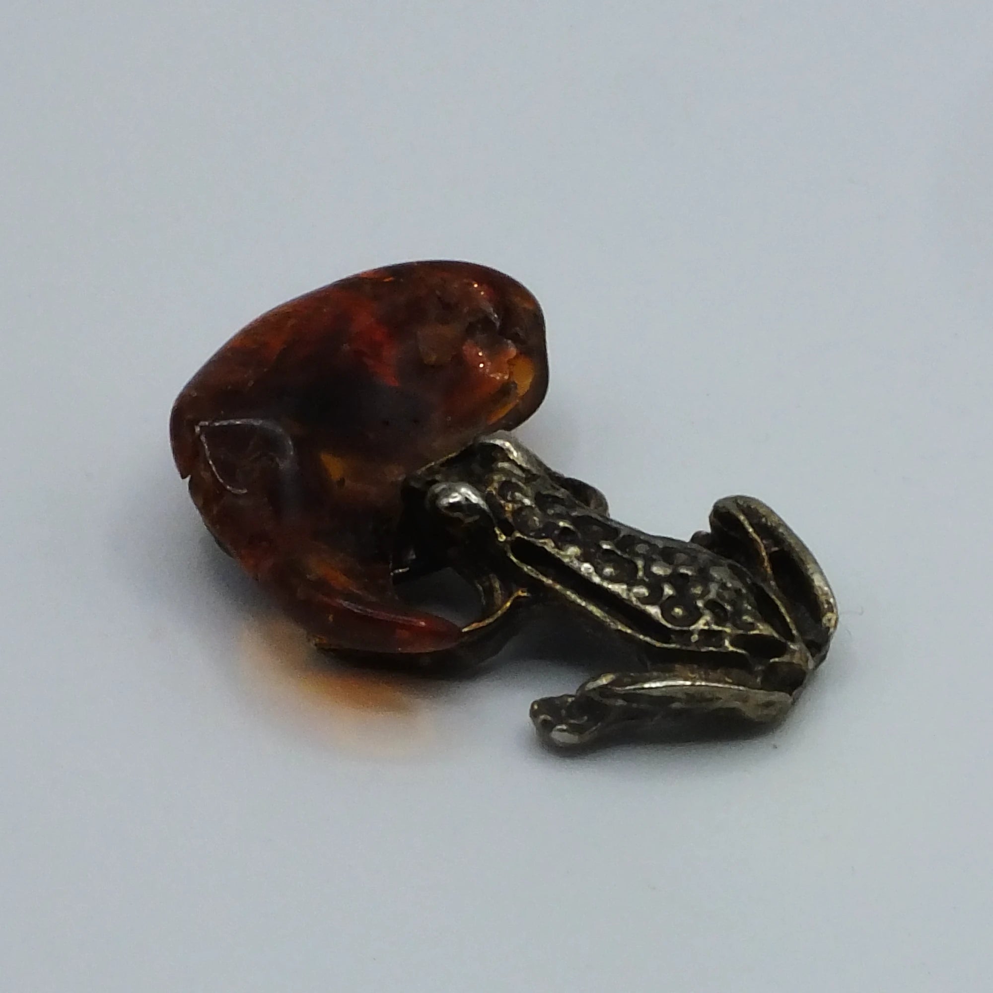 Glücksfrosch mit Bernstein – Talisman von der Ostsee