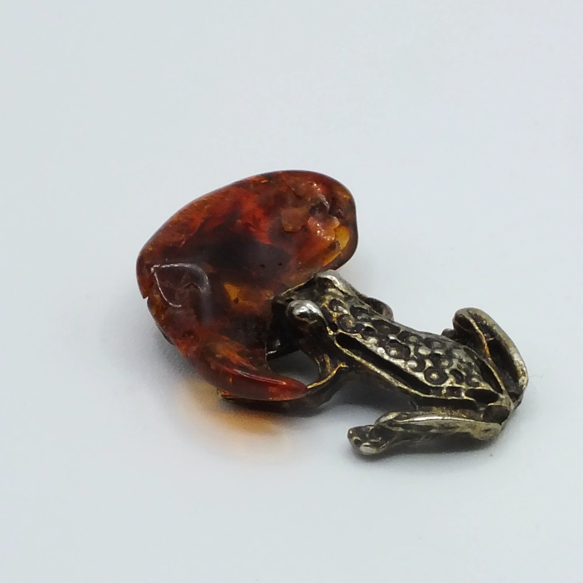 Glücksfrosch mit Bernstein – Talisman von der Ostsee