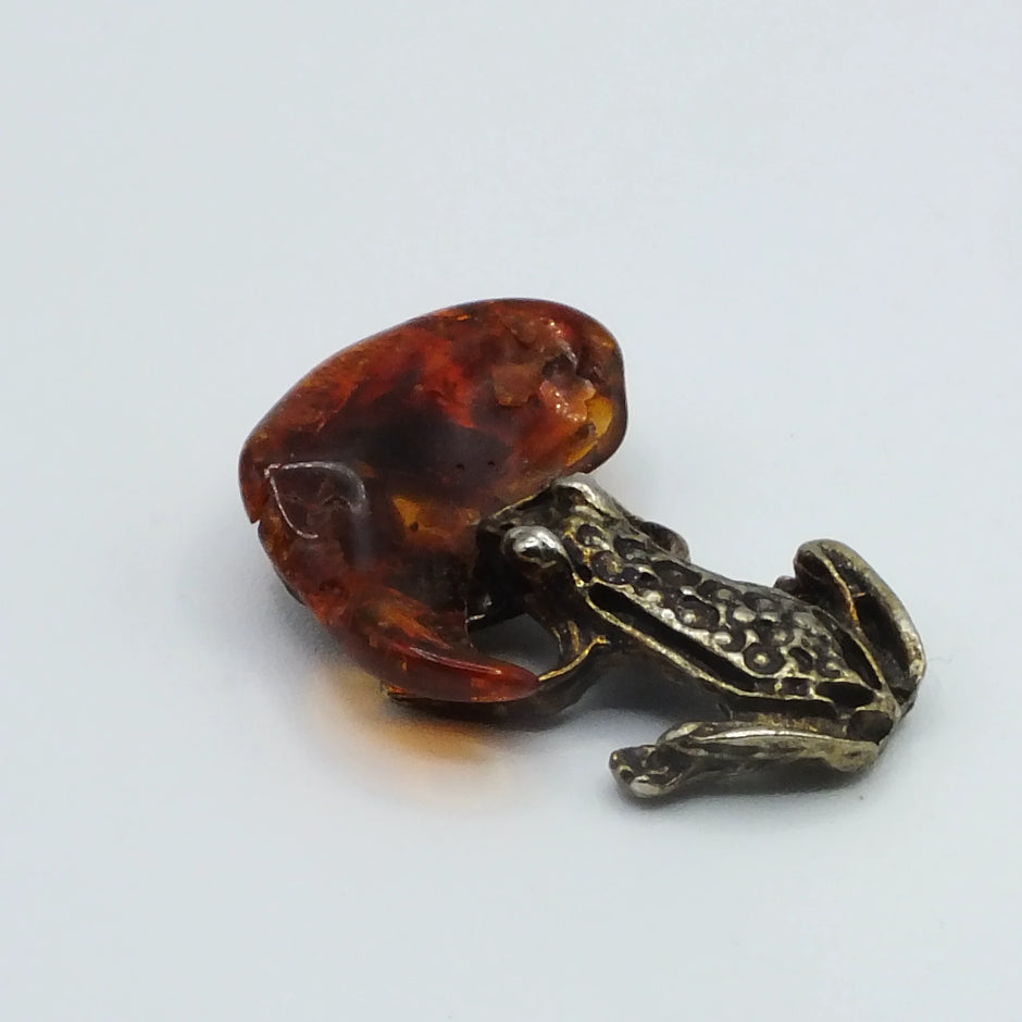 Glücksfrosch mit Bernstein – Talisman von der Ostsee