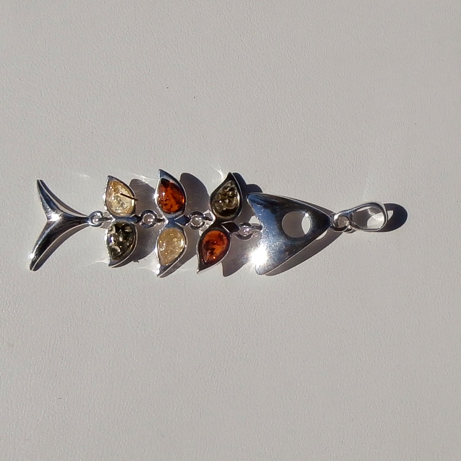 Filigraner Fisch aus 925er Silber mit Bernstein, Unikat