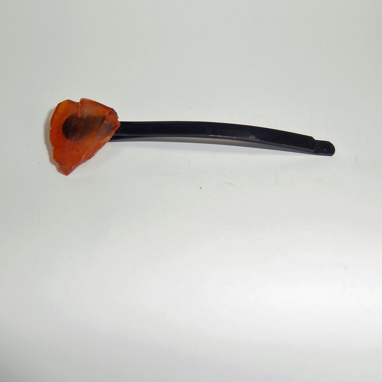 Haarklemme aus geschliffenem Bernstein, flach und elegant