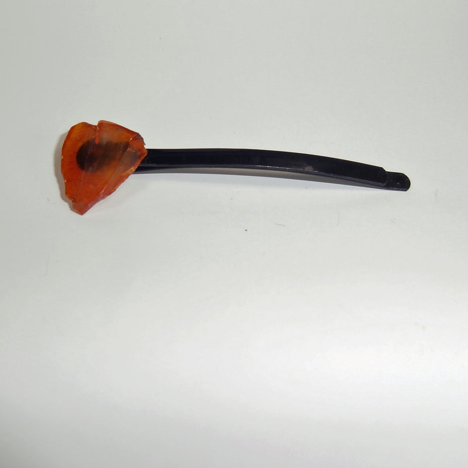 Haarklemme aus geschliffenem Bernstein, flach und elegant