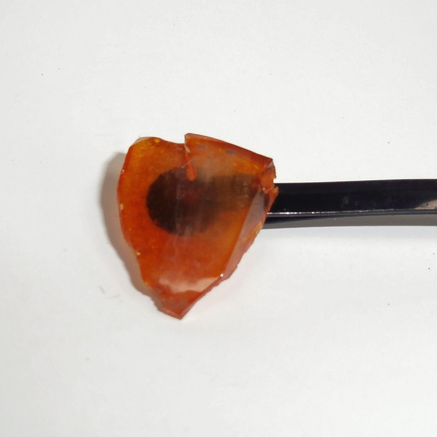 Haarklemme aus geschliffenem Bernstein, flach und elegant