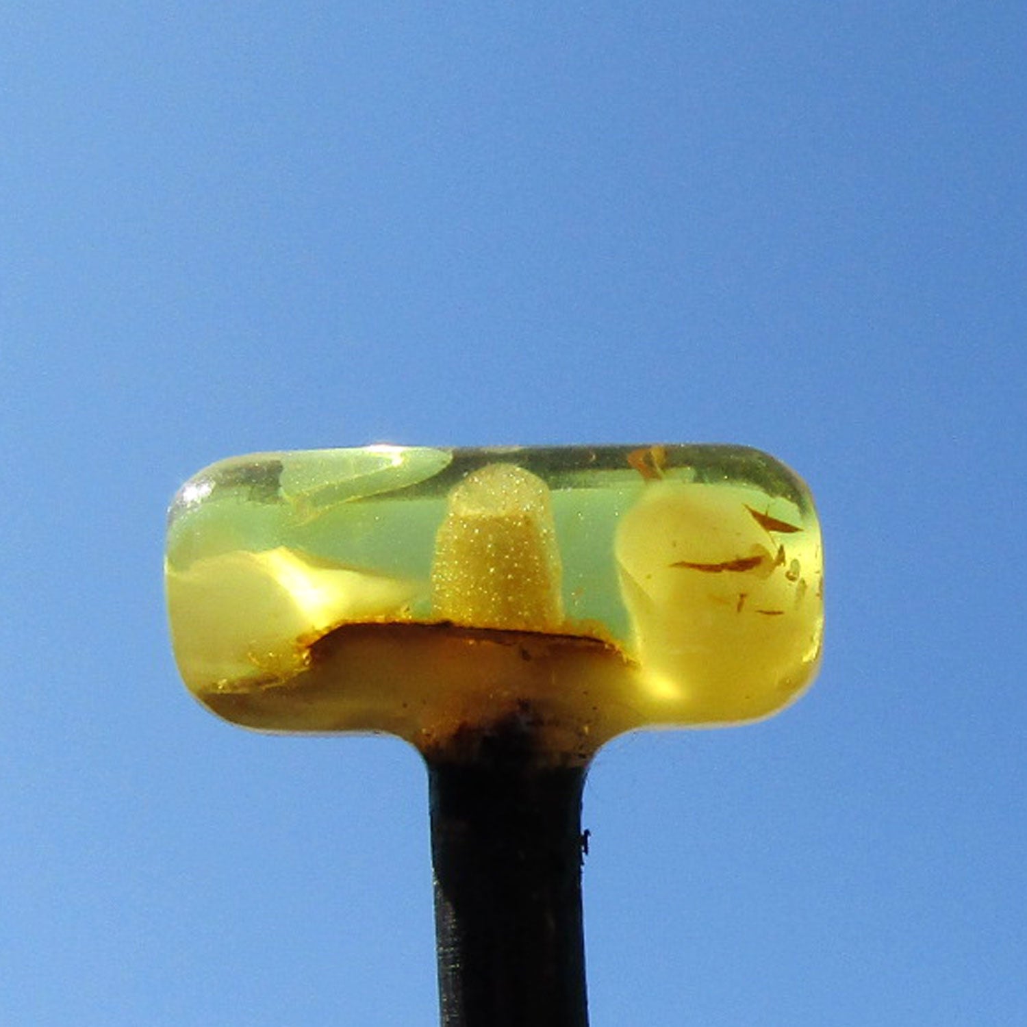 Elegante Haarnadel aus Holz mit hellem Bernstein