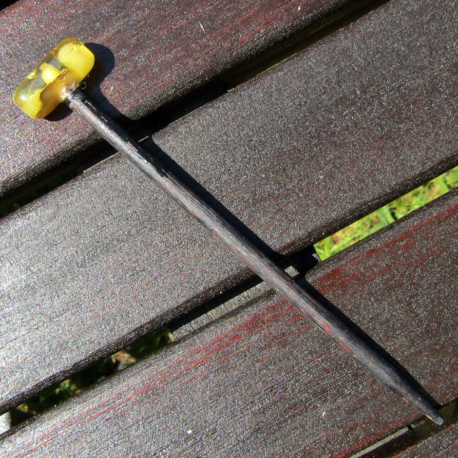 Elegante Haarnadel aus Holz mit hellem Bernstein