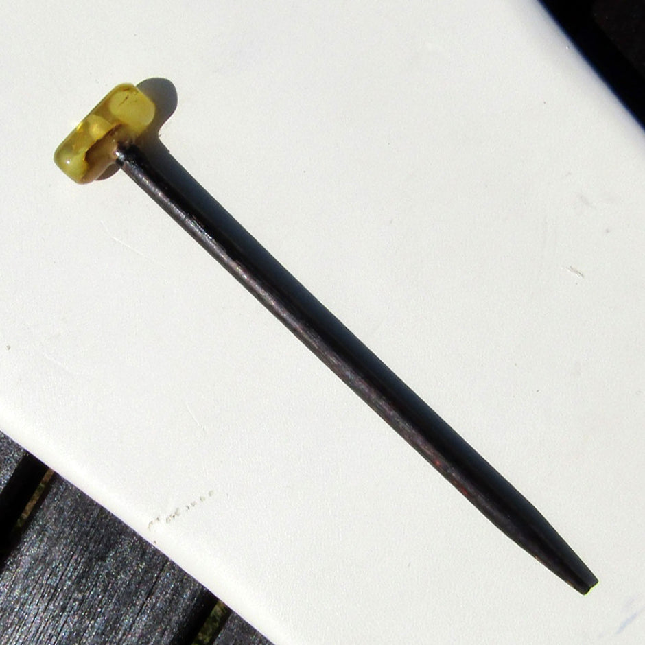 Elegante Haarnadel aus Holz mit hellem Bernstein